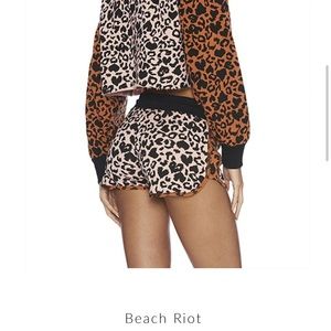 BEACH RIOT SET